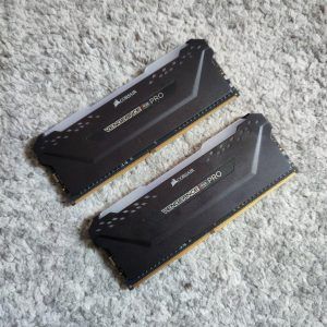 رم دسکتاپ DDR4 دو کاناله 3200 مگاهرتز CL16 کورسیر مدل VENGEANCE RGB PRO